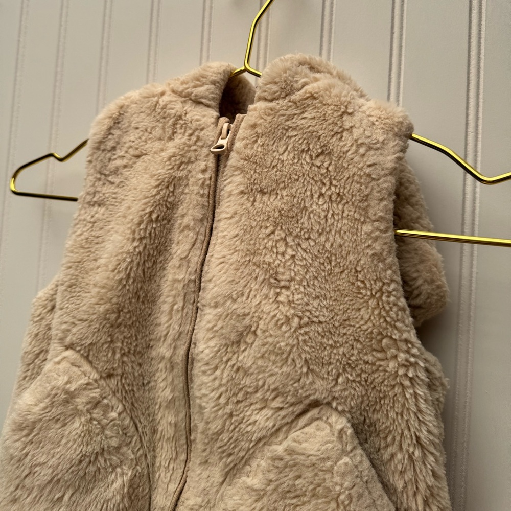 ZARA Faux Fur Sleeveless Vest Cream 12/18M - Picture 5 of 6